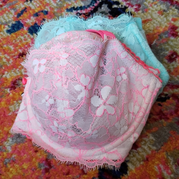 Bundle of two victorias secret lace bras - Picture 7 of 7